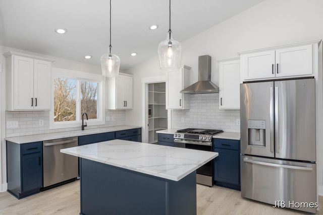 1040 N Washington Street SE, Lowell, MI 49331