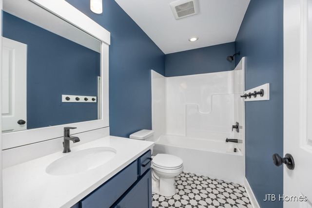 1040 N Washington Street SE, Lowell, MI 49331