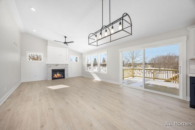 1040 N Washington Street SE, Lowell, MI 49331