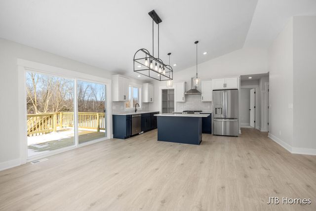 1040 N Washington Street SE, Lowell, MI 49331