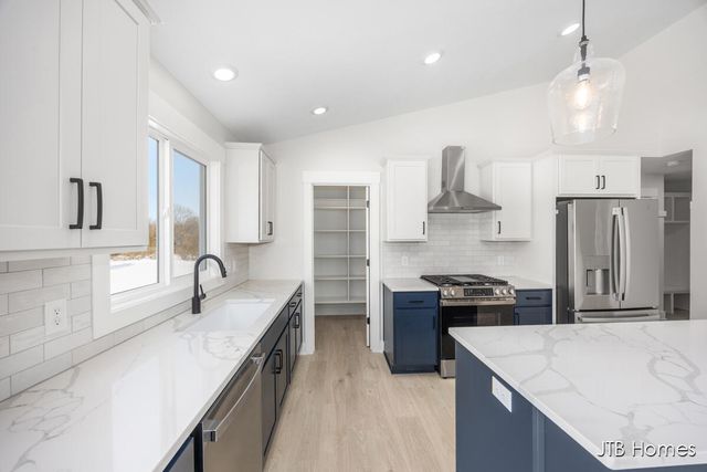 1040 N Washington Street SE, Lowell, MI 49331