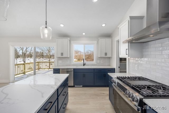 1040 N Washington Street SE, Lowell, MI 49331