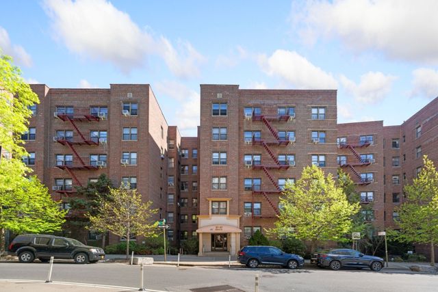 6787 Booth St Apt 5H, New York City, NY 11375