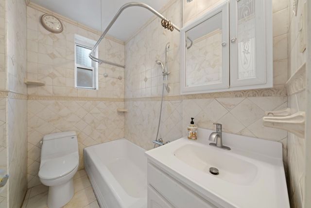 6787 Booth St Apt 5H, New York City, NY 11375