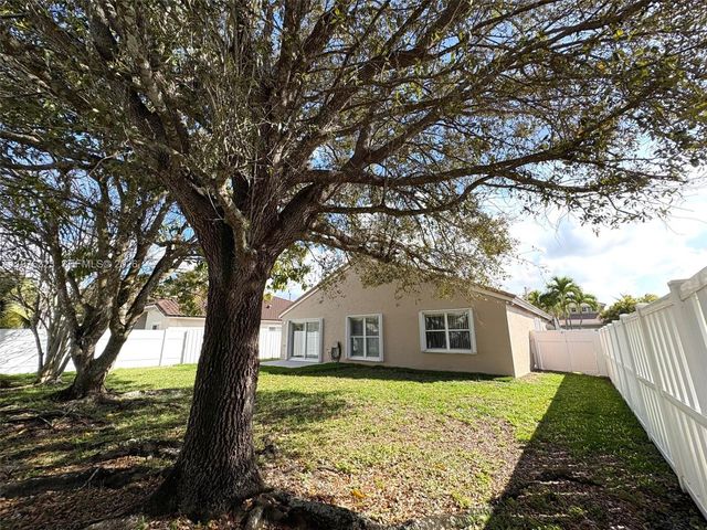 14215 NW 21st St, Pembroke Pines, FL 33028