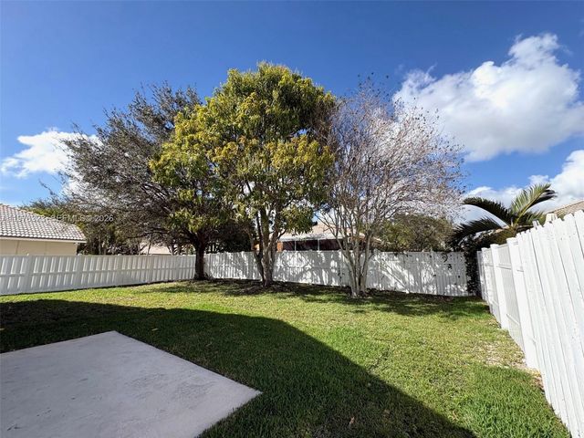 14215 NW 21st St, Pembroke Pines, FL 33028