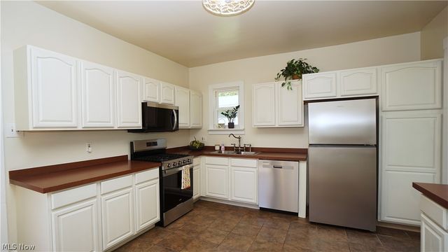 81 W Marion Street, Doylestown, OH 44230