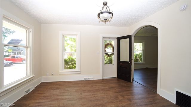 81 W Marion Street, Doylestown, OH 44230