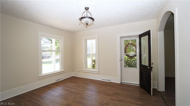 81 W Marion Street, Doylestown, OH 44230