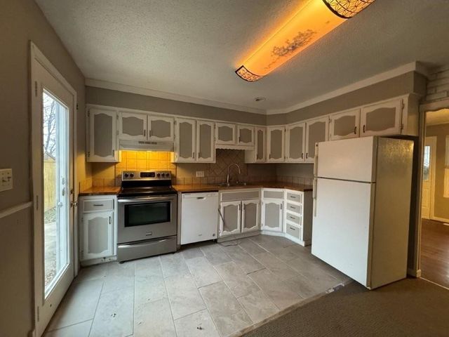 1113 N Swope Drive, Independence, MO 64056