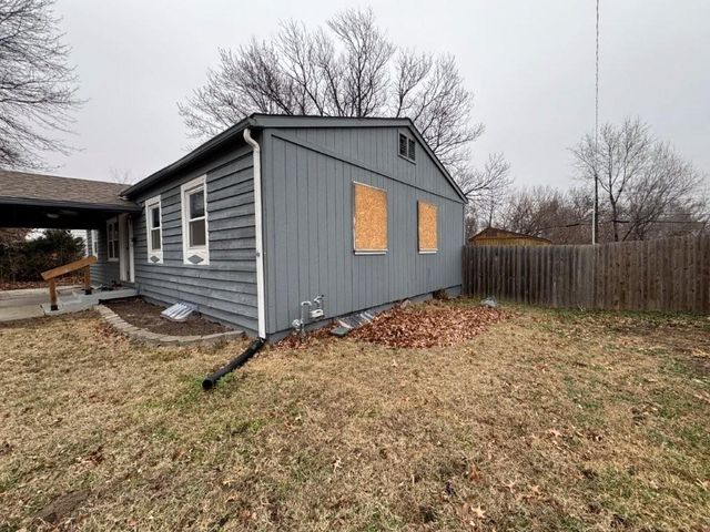 1113 N Swope Drive, Independence, MO 64056