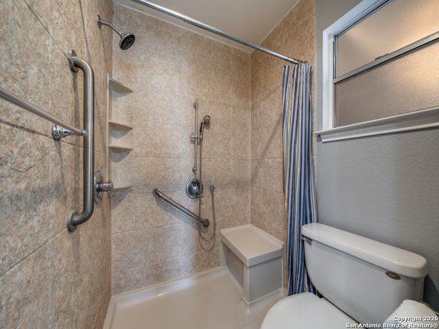 206 Meadowland, Universal City, TX 78148