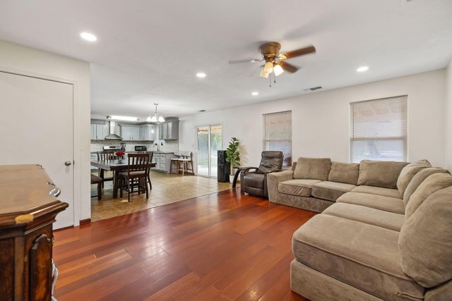 2295 Dandelion Avenue, Tulare, CA 93274