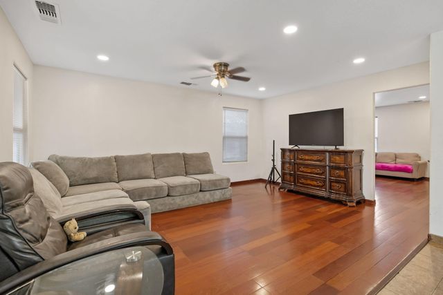 2295 Dandelion Avenue, Tulare, CA 93274