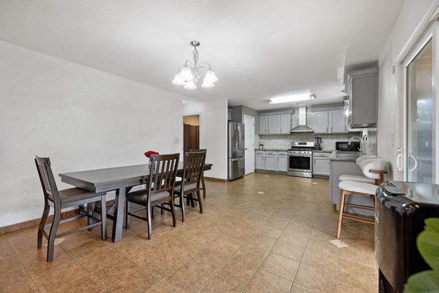 2295 Dandelion Avenue, Tulare, CA 93274