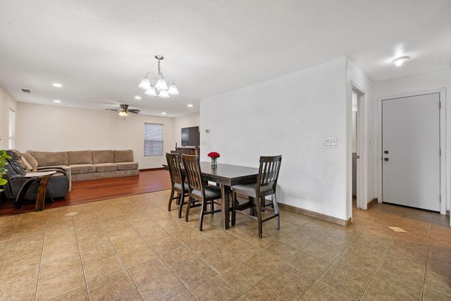 2295 Dandelion Avenue, Tulare, CA 93274