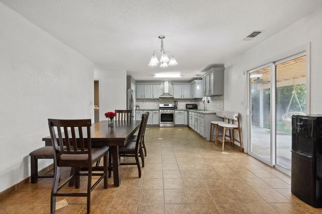 2295 Dandelion Avenue, Tulare, CA 93274