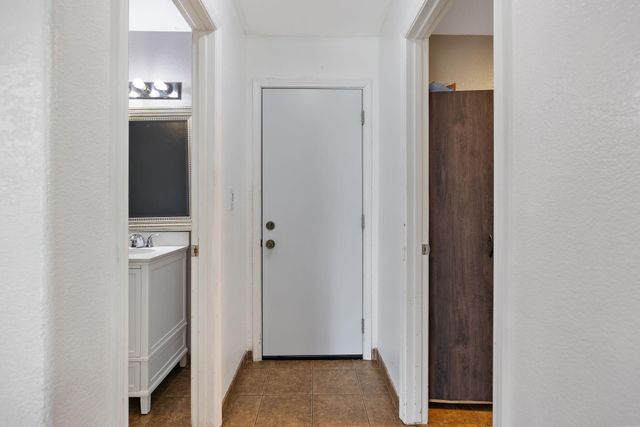 2295 Dandelion Avenue, Tulare, CA 93274