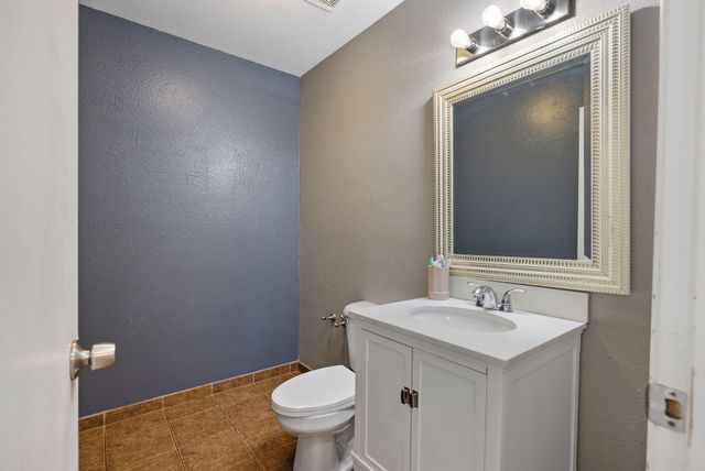 2295 Dandelion Avenue, Tulare, CA 93274