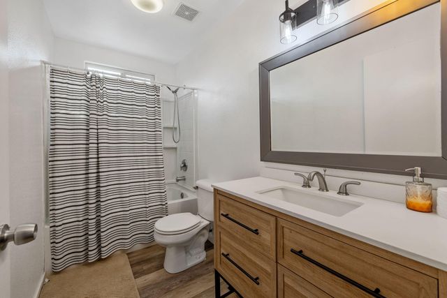 2295 Dandelion Avenue, Tulare, CA 93274