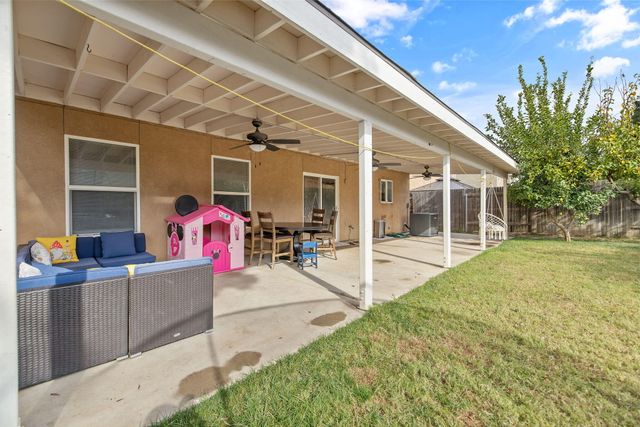 2295 Dandelion Avenue, Tulare, CA 93274