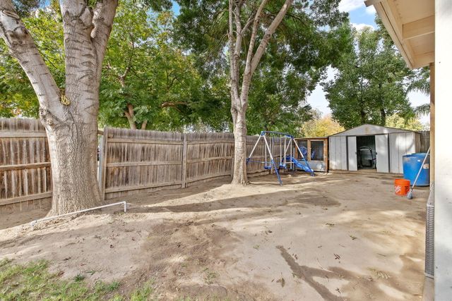 2295 Dandelion Avenue, Tulare, CA 93274
