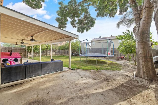 2295 Dandelion Avenue, Tulare, CA 93274