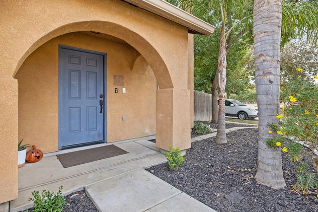 2295 Dandelion Avenue, Tulare, CA 93274