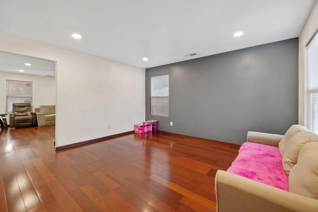 2295 Dandelion Avenue, Tulare, CA 93274