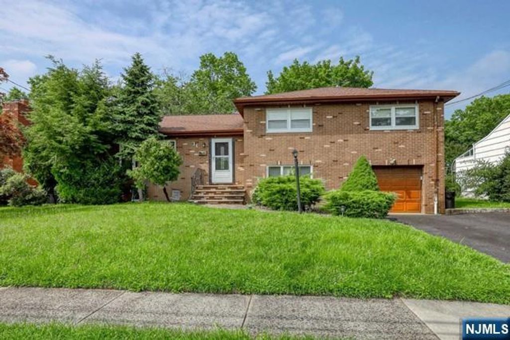 31 Garwood Road, Fair Lawn, NJ 07410