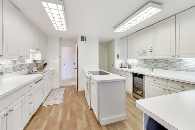 1630 N Sheridan Road 7K, Wilmette, IL 60091