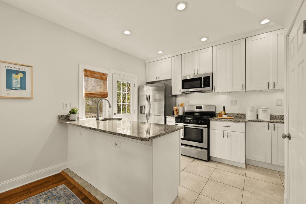 Image 15 of property listing at 3131 PARK WAY, Cheverly, MD 20785