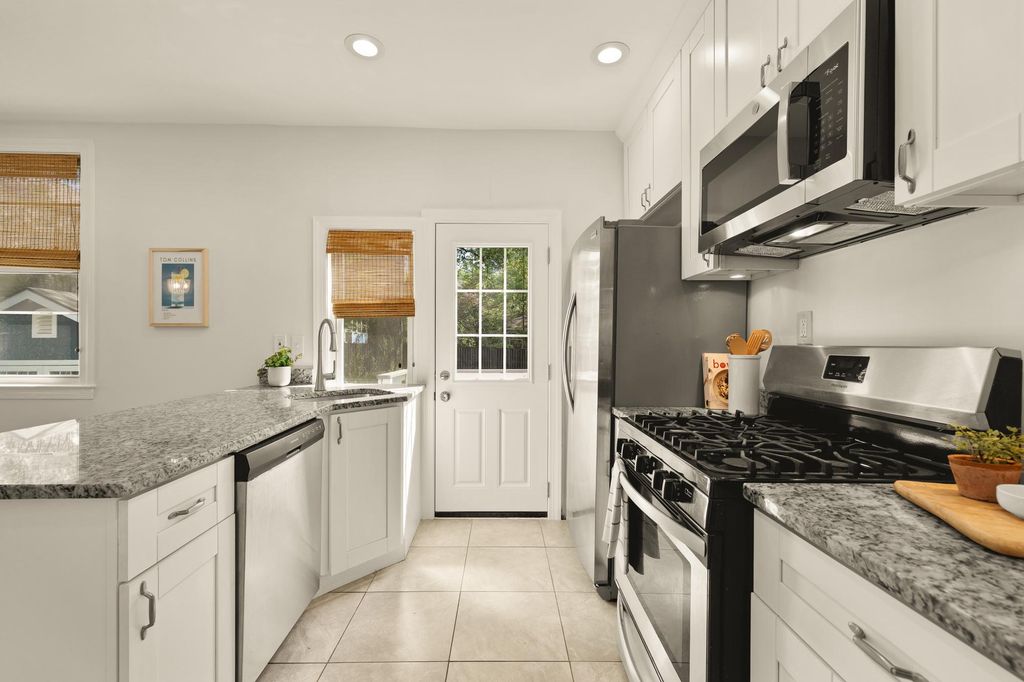 Image 17 of property listing at 3131 PARK WAY, Cheverly, MD 20785