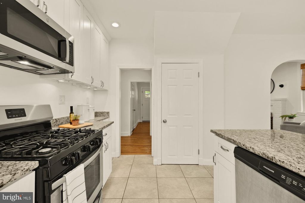 Image 19 of property listing at 3131 PARK WAY, Cheverly, MD 20785