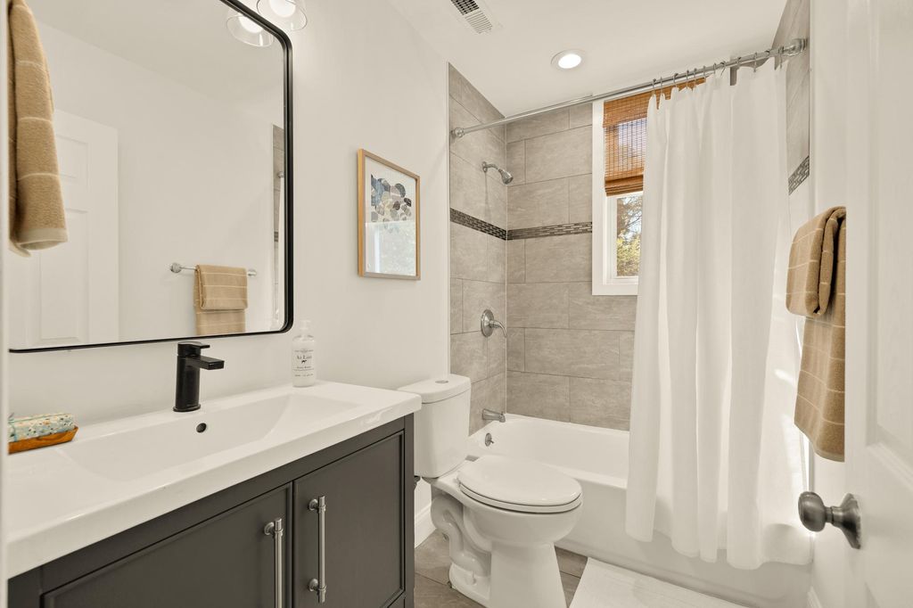 Image 23 of property listing at 3131 PARK WAY, Cheverly, MD 20785