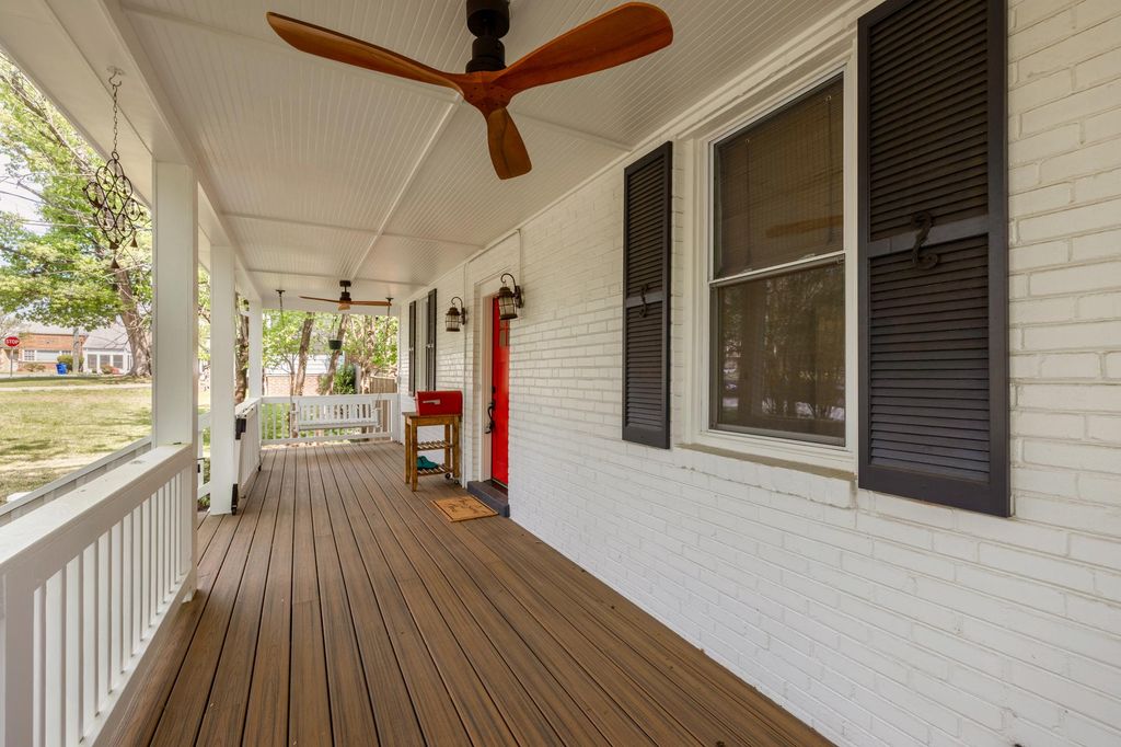 Image 4 of property listing at 3131 PARK WAY, Cheverly, MD 20785