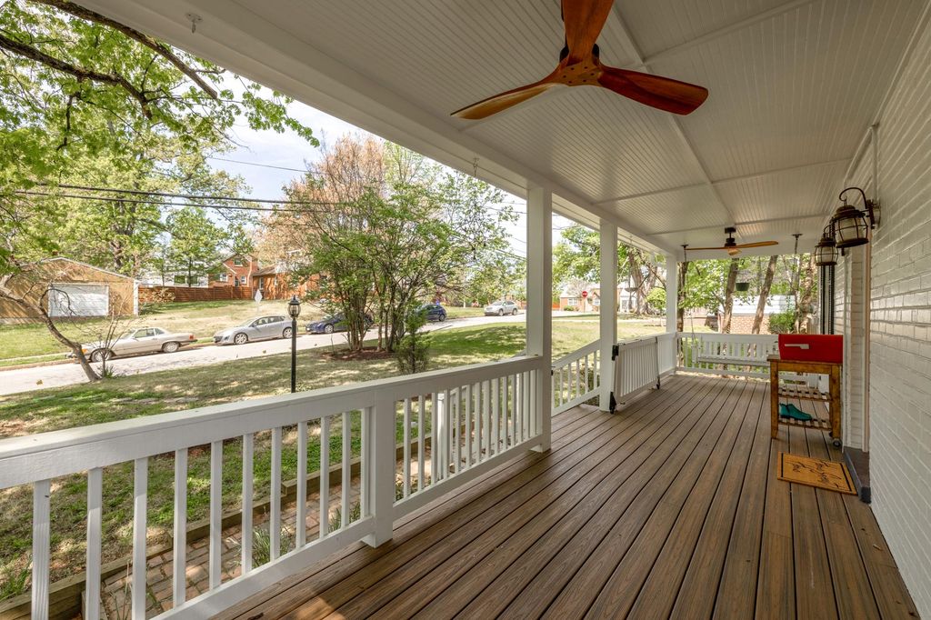 Image 5 of property listing at 3131 PARK WAY, Cheverly, MD 20785