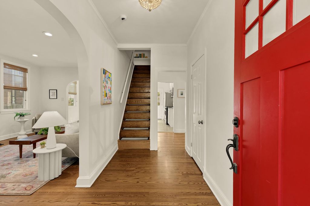 Image 6 of property listing at 3131 PARK WAY, Cheverly, MD 20785