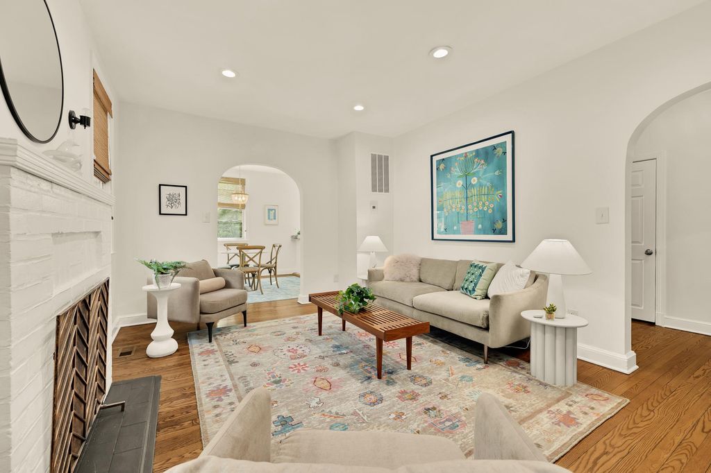 Image 9 of property listing at 3131 PARK WAY, Cheverly, MD 20785