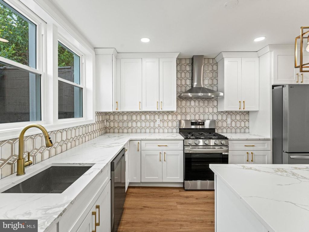 934 SNYDER AVE, Philadelphia, PA 19148