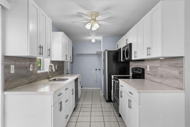 13710 Harrison St, Miami, FL 33176