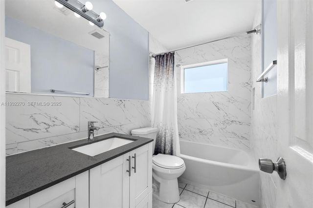 13710 Harrison St, Miami, FL 33176