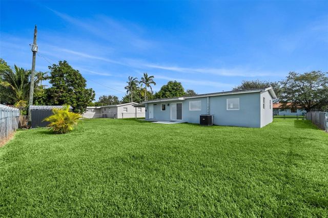 13710 Harrison St, Miami, FL 33176