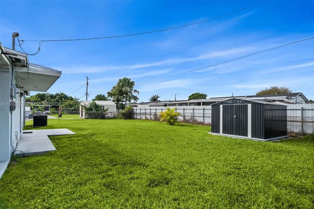 13710 Harrison St, Miami, FL 33176