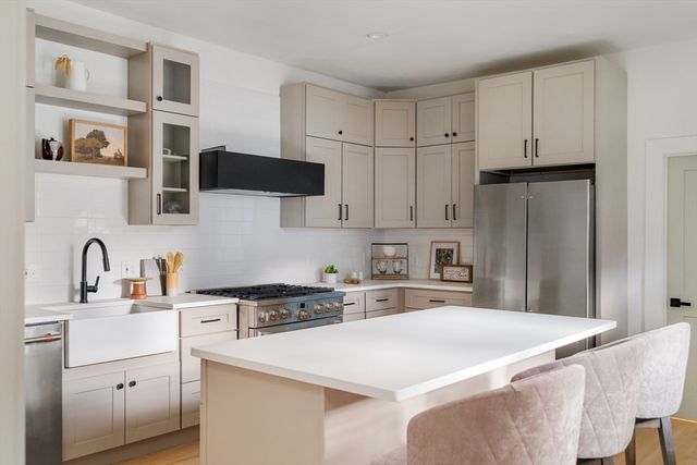 85 Lowell St, Somerville, MA 02143