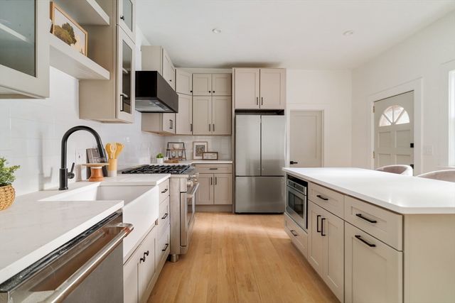 85 Lowell St, Somerville, MA 02143