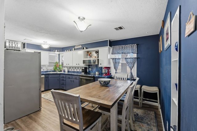 5913 S Oliver St, Derby, KS 67037