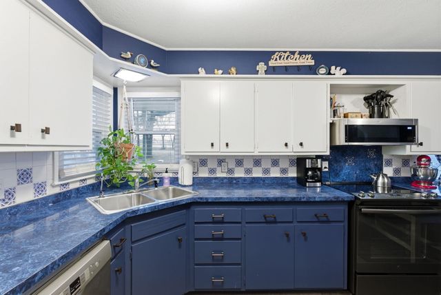 5913 S Oliver St, Derby, KS 67037