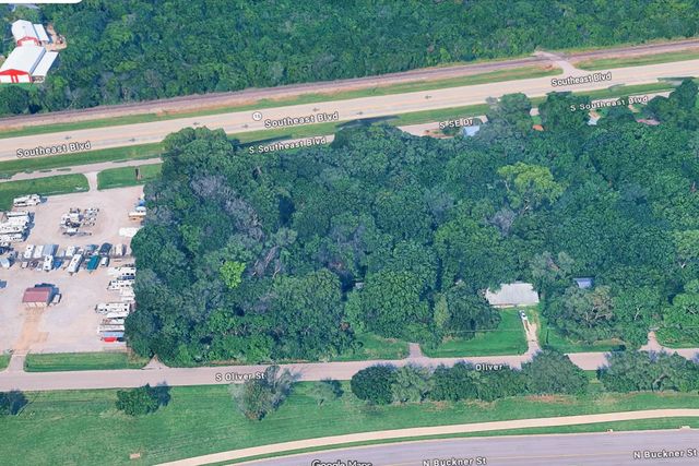 5913 S Oliver St, Derby, KS 67037