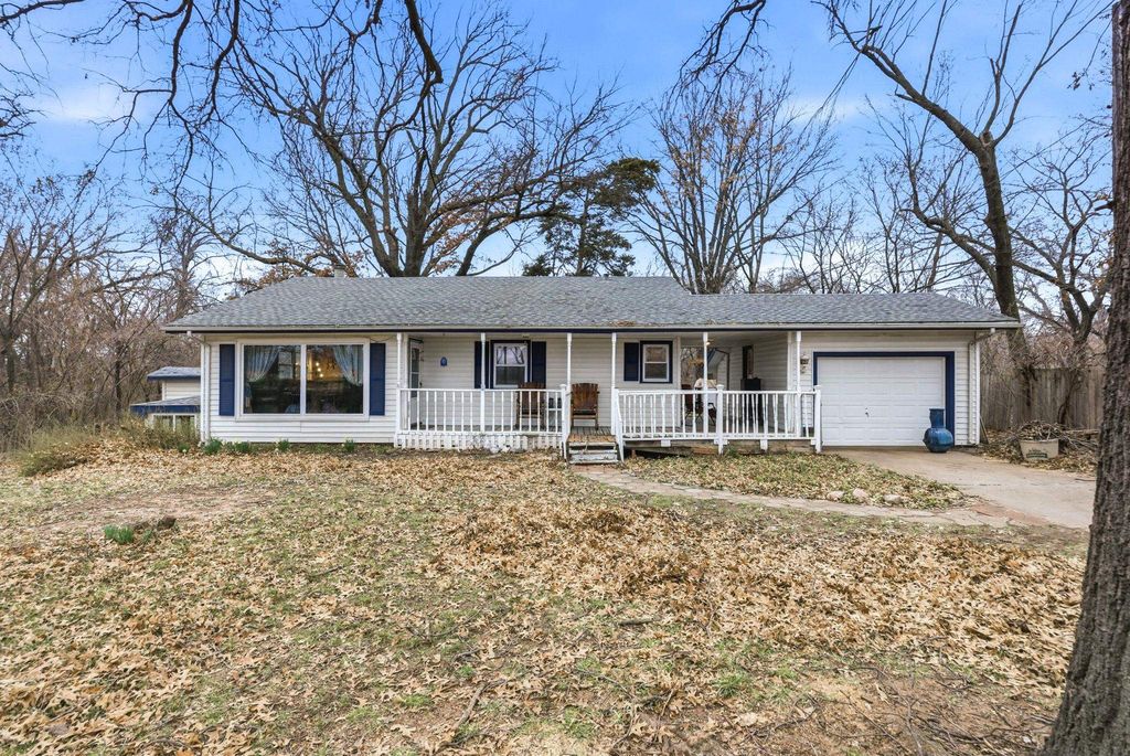 5913 S Oliver St, Derby, KS 67037